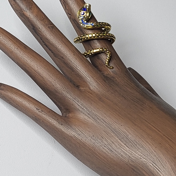 Gold snake ring - Picture 5 of 6